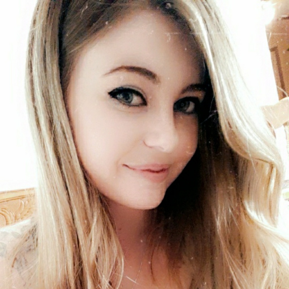 Meet your Posher, Katelyn